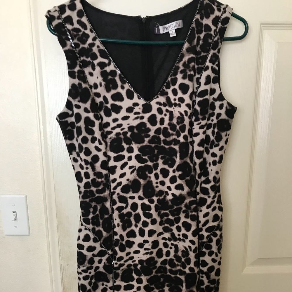 Sleeveless Cheetah print dress